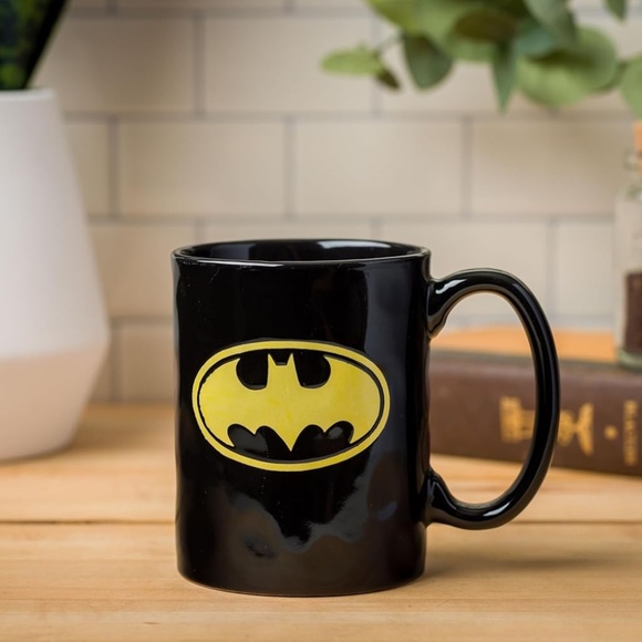 Batman Yellow Black Original Logo Pottery Ceramic DC Comics Tea Coffee Mug 12oz - Picture 1 of 6